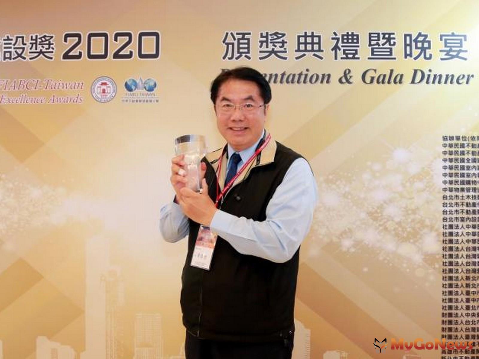黃偉哲榮獲2020年國土建設特別貢獻獎