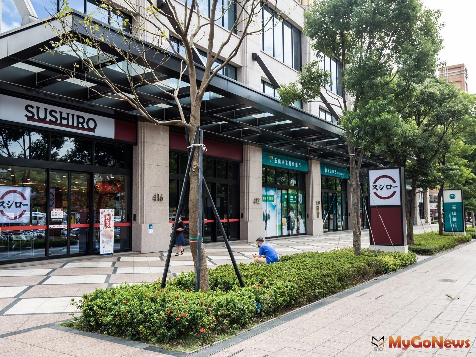 「中悦IFC」是新莊副都心第一座A級純商辦大樓，一樓已有壽司郎、路易莎咖啡、全家便利超商以及銀行進駐，方便就業職場員工。(2021.10月實景) MyGoNews房地產新聞 熱銷推案