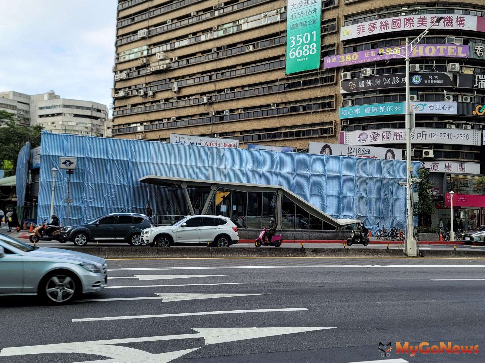 大華建設捷運板南線1號出口都更案，目前正進行基地拆除老舊建物工程，預計2022年Q3-Q4推出銷售。 MyGoNews房地產新聞 專題報導