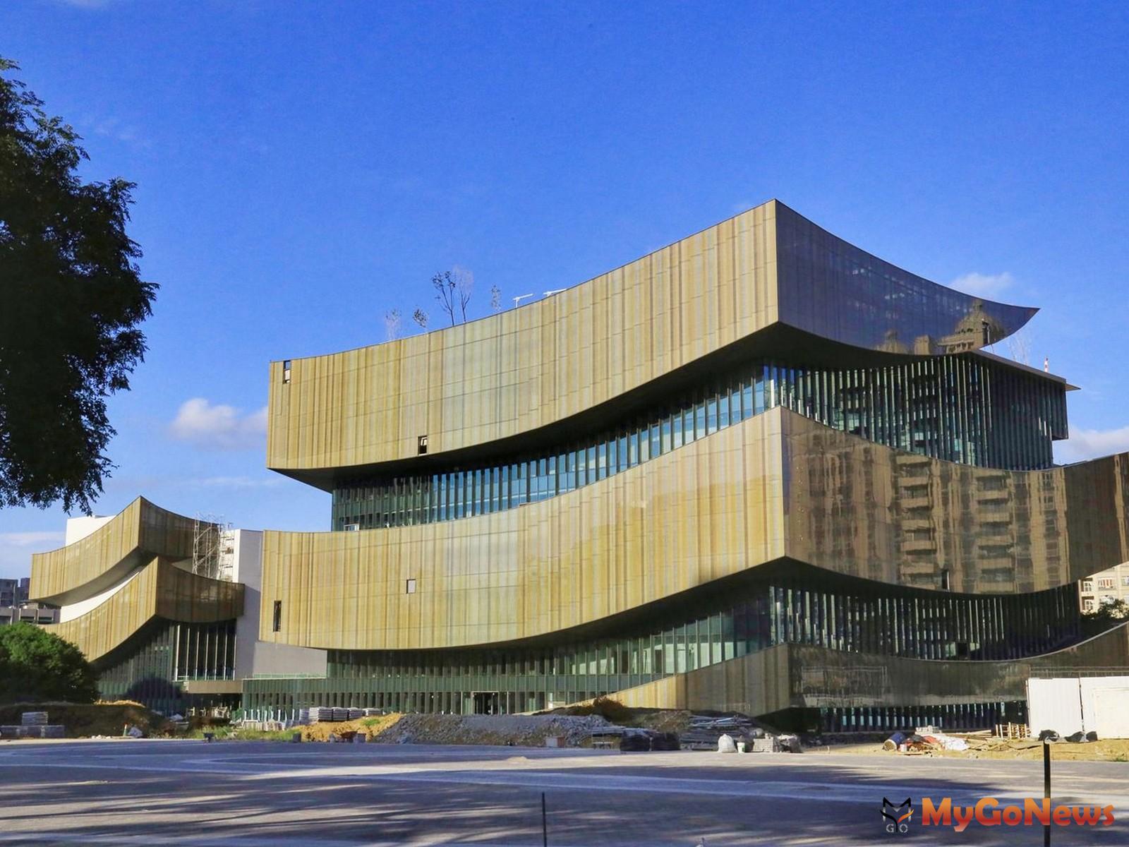 桃園市立圖書館新建總館預計10月開幕，屆時將成為藝文特區亮點地標。(圖/業者提供) MyGoNews房地產新聞 熱銷推案