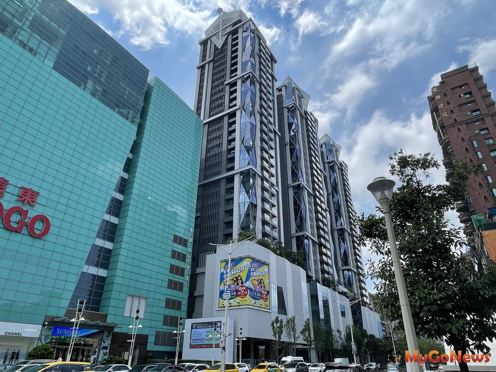 Diamond Towers 台北之星的新光三越啟動試營運，助威東區商圈發展。(圖/台灣房屋提供) MyGoNews房地產新聞 市場快訊