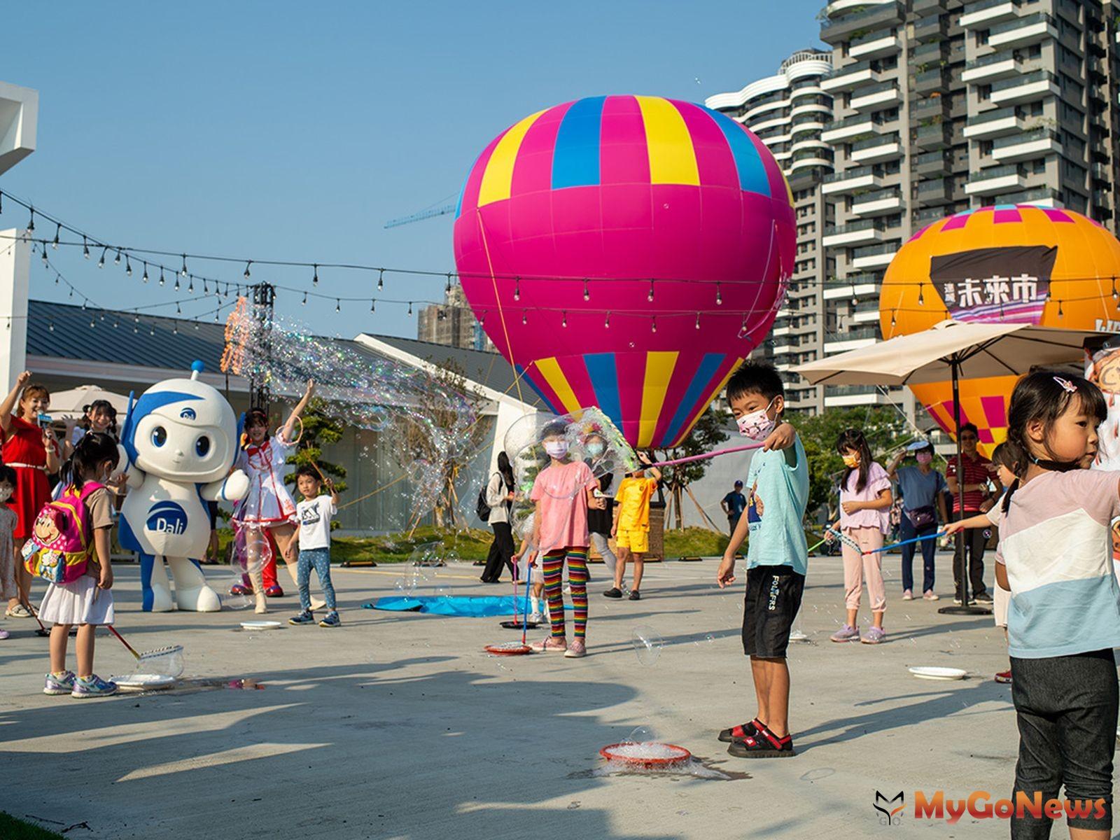 「達麗未來市」把熱氣球搬到接待中心