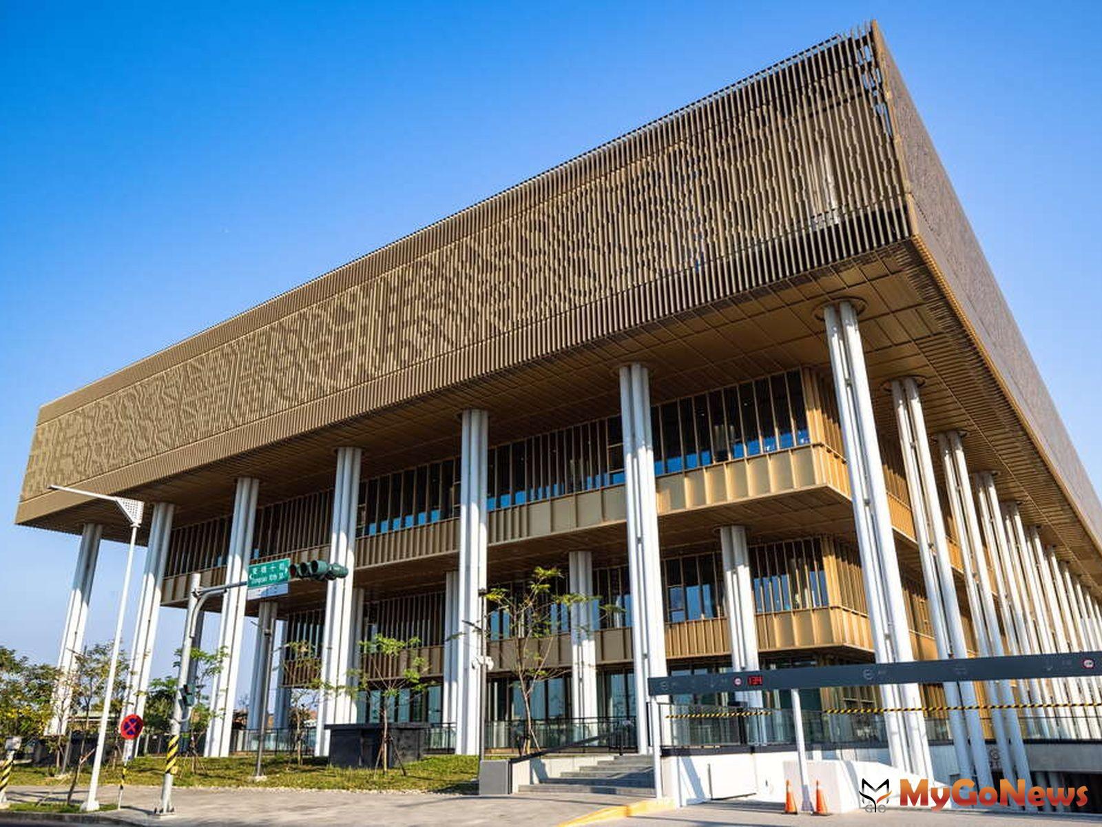 永康砲校原址變身南市圖新總館，開放後也成為永康新地標，永康區文教氣息濃厚，受到注重教育的家長青睞。 MyGoNews房地產新聞 市場快訊