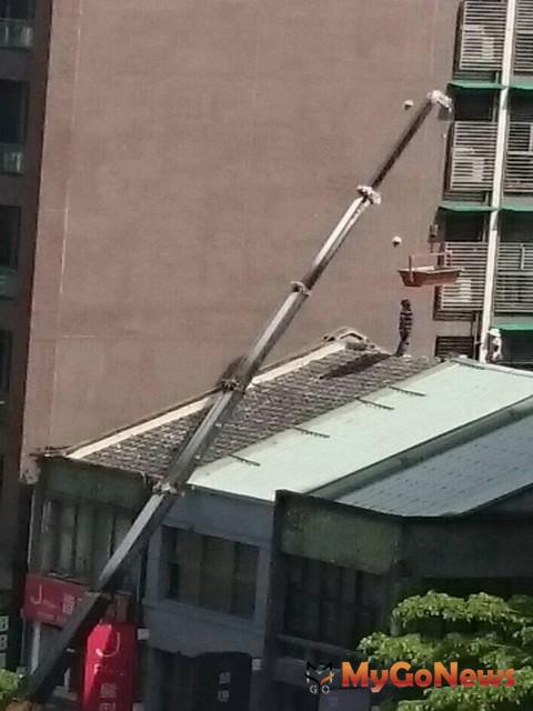 全國首例！輕質屋頂及吊籠清洗作業未通報，台北市開罰