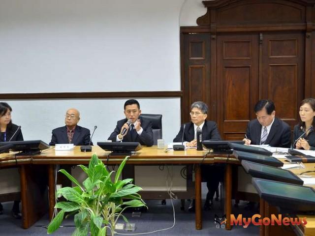 新竹市長林智堅宣布R1暫緩興建後，相關經費將移至辦理交通改善與提升公共運輸服務(圖：新竹市政府) MyGoNews房地產新聞 區域情報
