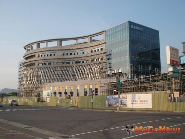 旗津新行政中心及新旗津醫院，預定2013年2月完工。(圖片提供：高雄市政府) MyGoNews房地產新聞 區域情報