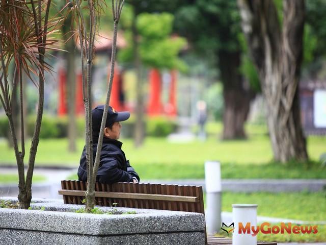 去養(yǎng)老院養(yǎng)老？還是先買個老齡宅等自己慢慢變老
