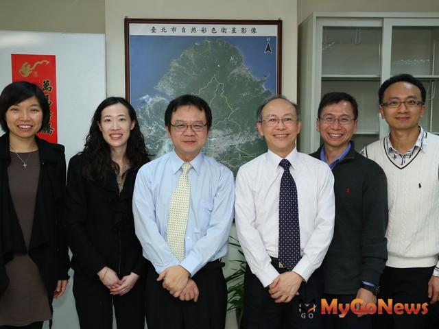 黃立遠處長(左3)與香港土力工程處彭沛來副處長(左4)帶領4位高級土力工程師合影 MyGoNews房地產新聞 市場快訊