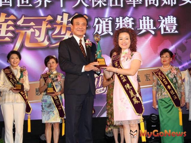 翰昌董座 陳麗鳳，獲第七屆華冠獎傑出女企業家獎項